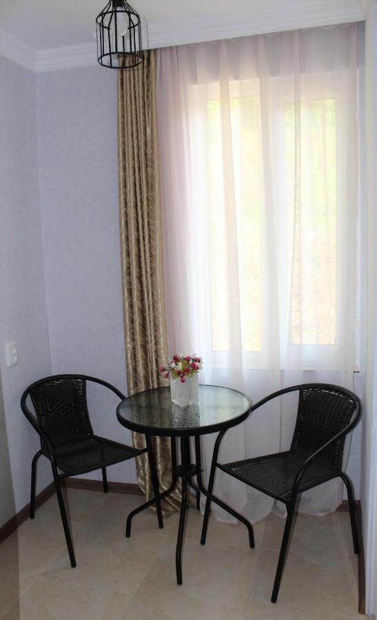 Guest House Racha Ambrolauri Exterior foto
